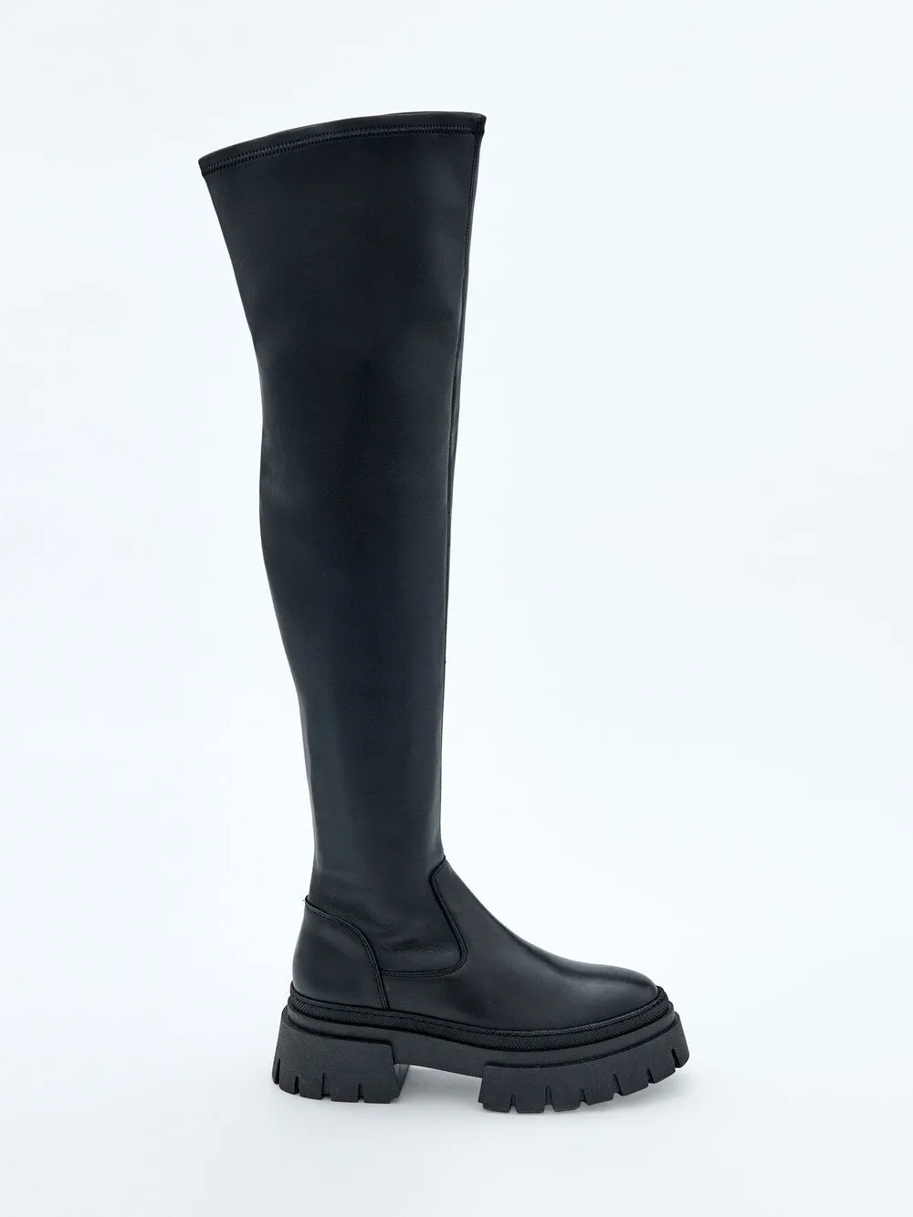 Edited Wisgard boots, black